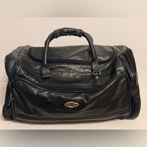 Concourse Leather Duffel Travel Bag Approximately 21x11x10 Removable Strap